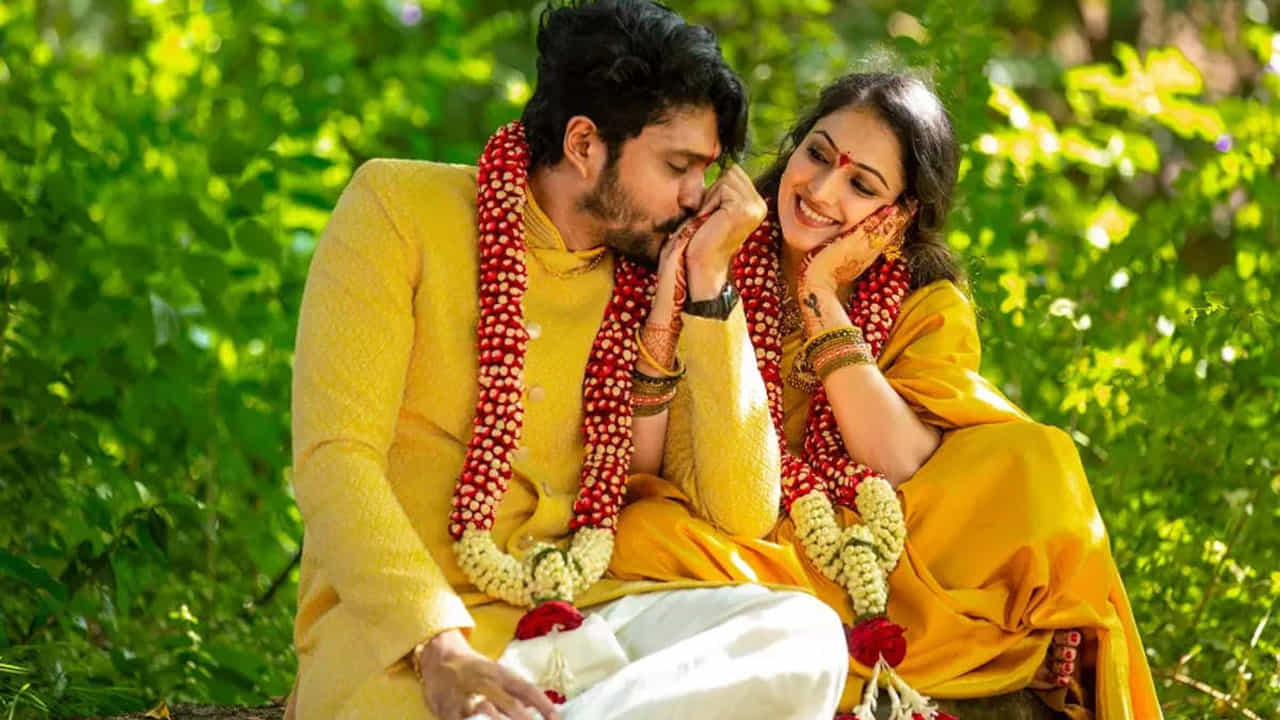 వశిష్ట సింహా విషయానికొస్తే.. కేజీఎఫ్ సిరీస్లతో పాటు నారప్ప, నయీం డైరీస్, ఓదెల రైల్వేస్టేషన్ తదితర తెలుగు సినిమాల్లో నూ నటించాడు.
