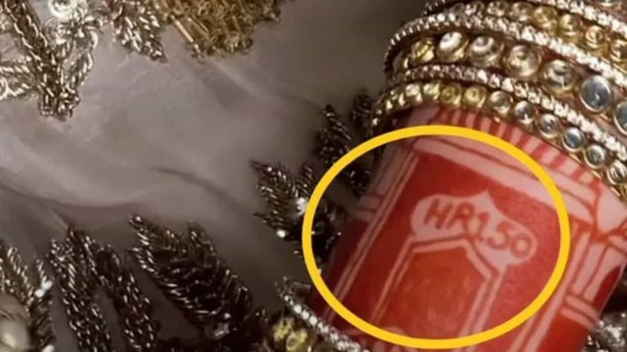 ప్రస్తుతం ఈ పెళ్లి వేడుకకు సంబంధించిన ఫోటోలు సోషల్ మీడియాలో వైరలవుతున్నాయి. పలువురు క్రికెటర్లు కొత్త జంటకు శుభాకాంక్షలు, అభినందనలు తెలుపుతున్నారు.