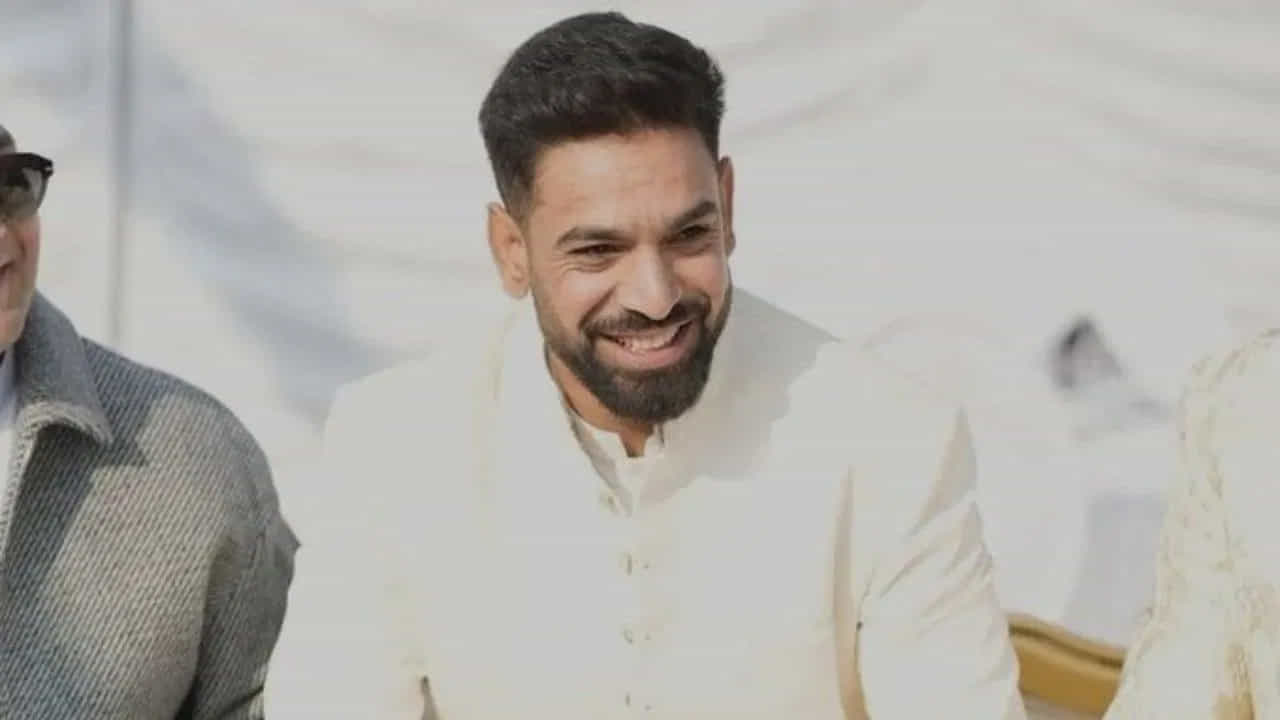 హారిస్ రావల్పిండిలో ఇంగ్లండ్తో జరిగిన టెస్టులో అరంగేట్రం చేశాడు. కానీ అదే మ్యాచ్లో గాయపడి సిరీస్కు దూరమయ్యాడు