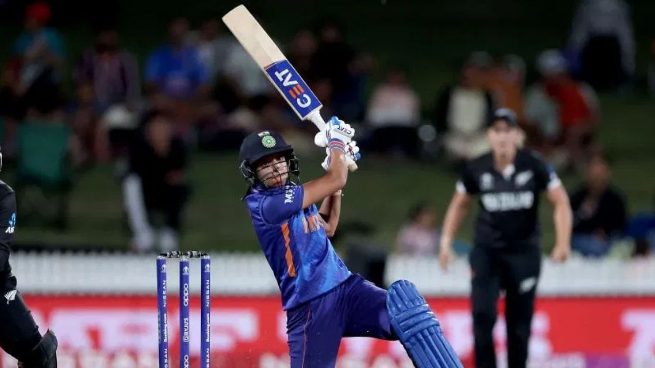 ఈ మ్యాచ్‌లో హర్మన్‌ప్రీత్ 21 పరుగులు చేసింది. కానీ, తన అద్భుతమైన వ్యూహంతో ఆస్ట్రేలియా జట్టు నుంచి విజయాన్ని లాగేసుకుంది.