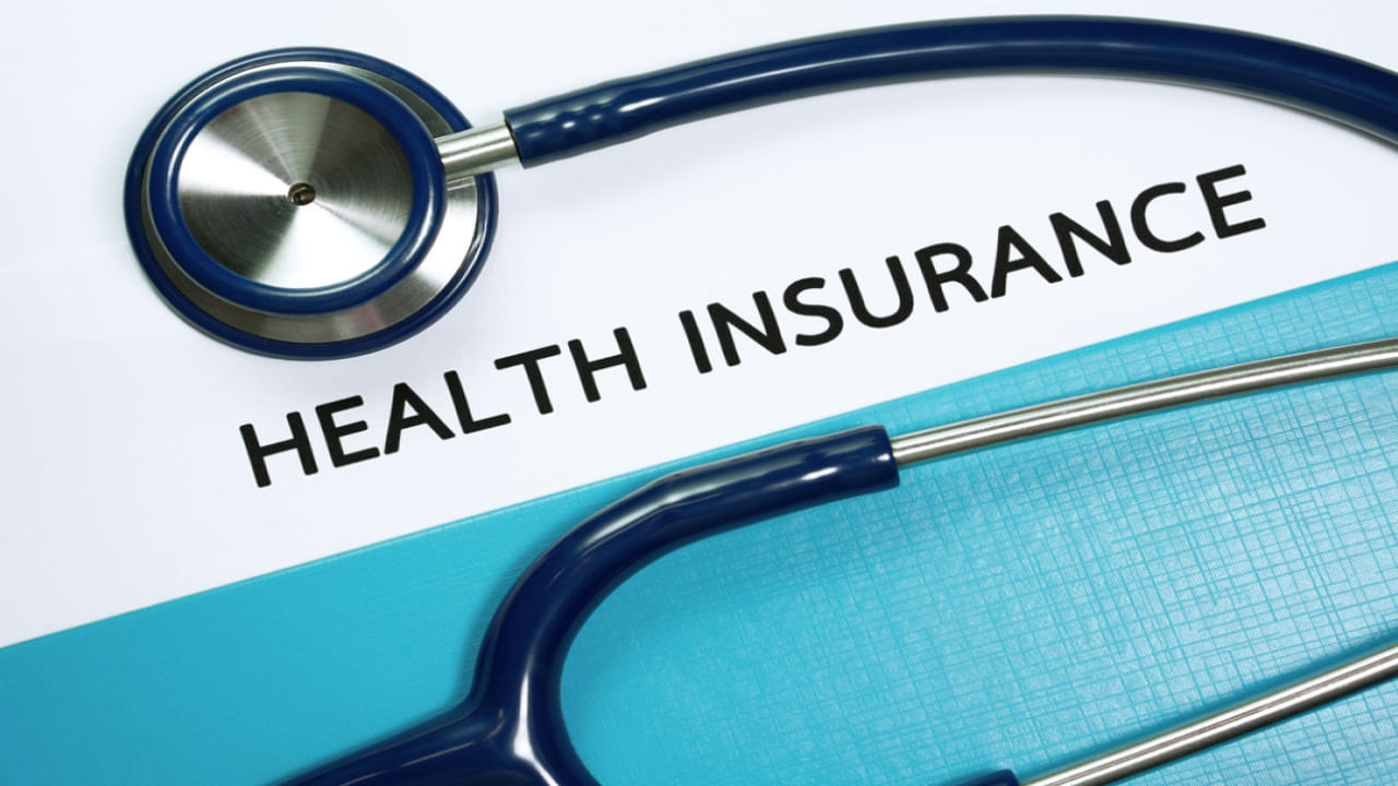 Health Insurance: కంపెనీది ఉందని ప్రైవేట్ హెల్త్ ఇన్స్యూరెన్స్ తీసుకోలేదా? అయితే ఈ విషయాలు తప్పక తెలుసుకోండి..