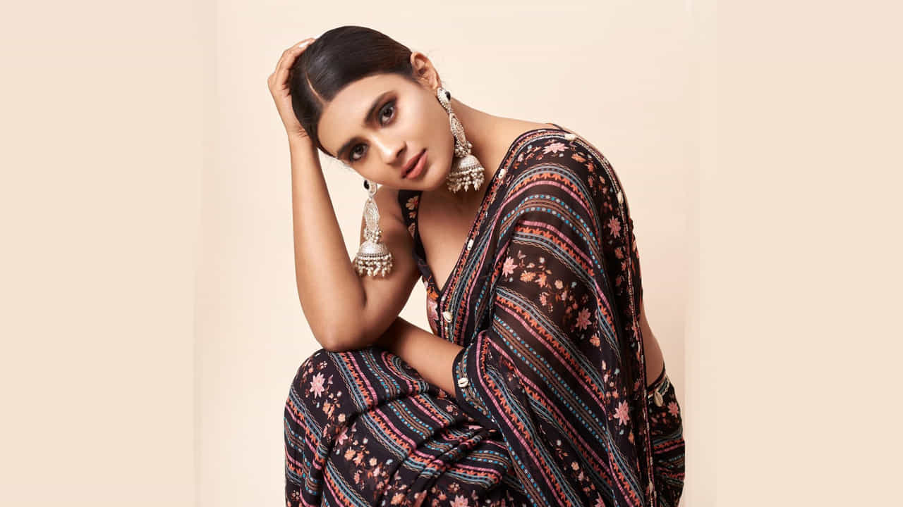 కుమారి 21ఎఫ్’ సినిమాతో తెలుగు ప్రేక్షకులను తనవైపు తిప్పుకుంది అందాల తార హెబ్బా పటేల్. తొలి సినిమాతోనే తన గ్లామర్, నటతో మెస్మరైజ్ చేసిందీ బ్యూటీ.