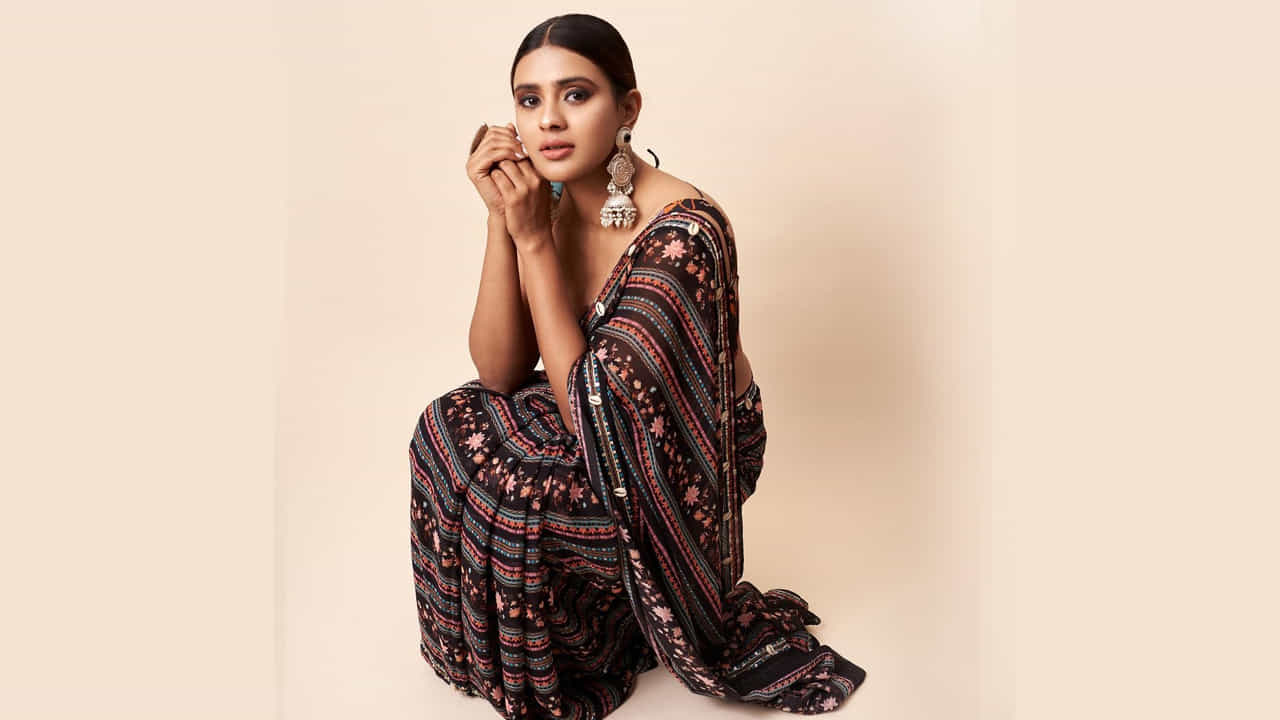 కుమారి 21ఎఫ్’ సినిమాతో తెలుగు ప్రేక్షకులను తనవైపు తిప్పుకుంది అందాల తార హెబ్బా పటేల్. తొలి సినిమాతోనే తన గ్లామర్, నటతో మెస్మరైజ్ చేసిందీ బ్యూటీ.