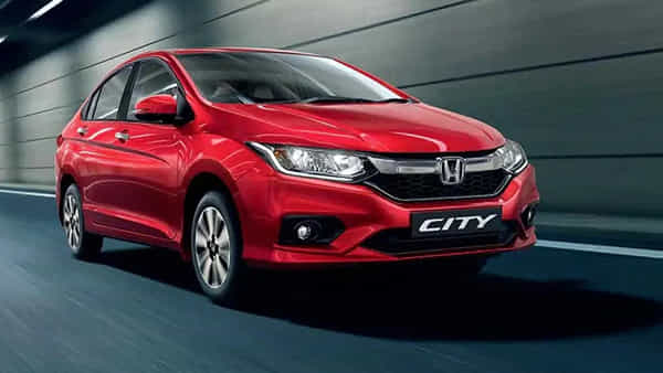 Honda Cars: కస్టమర్లకు హోండా కంపెనీ బంపర్ ఆఫర్.. కార్లపై రూ.72,145 వరకు తగ్గింపు