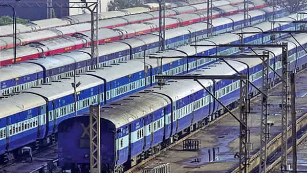 Indian Railways: ఎలక్ట్రిక్ రైల్ ఇంజిన్ల తయారీలో భారత రైల్వే సరికొత్త రికార్డు..