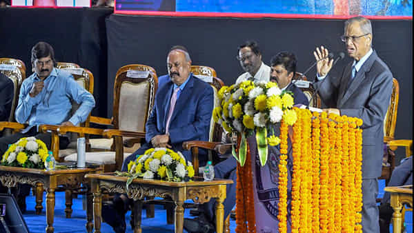 నాయకత్వ లక్షణాలు అనేవి మంత్రతంత్రాల వల్ల అబ్బవు: ఇన్ఫోసిస్ వ్యవస్థాపకులు నారాయణమూర్తి