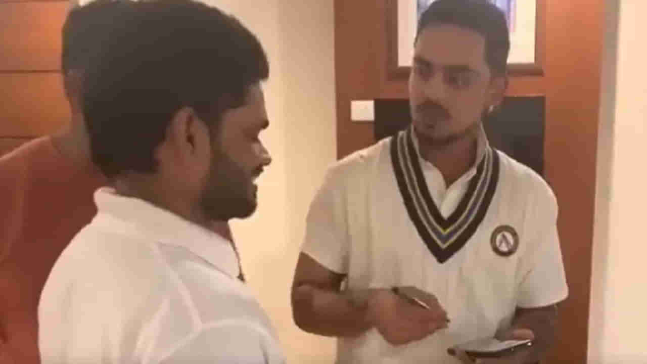 Ishan Kishan: ఆటోగ్రాఫ్ కోరిన అభిమాని.. అప్పటికే దానిపై ధోనీ సంతకం.. ఇషాన్ కిషన్ రియాక్షన్ ఇదీ..