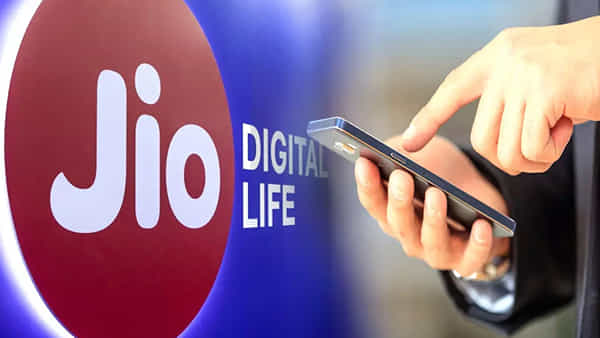 JIO Recharge: జియో కస్టమర్లకు న్యూ ఇయర్ గిఫ్ట్.. కొత్త రీచార్జ్ ప్లాన్తో ఊహించని బెనిఫిట్స్..