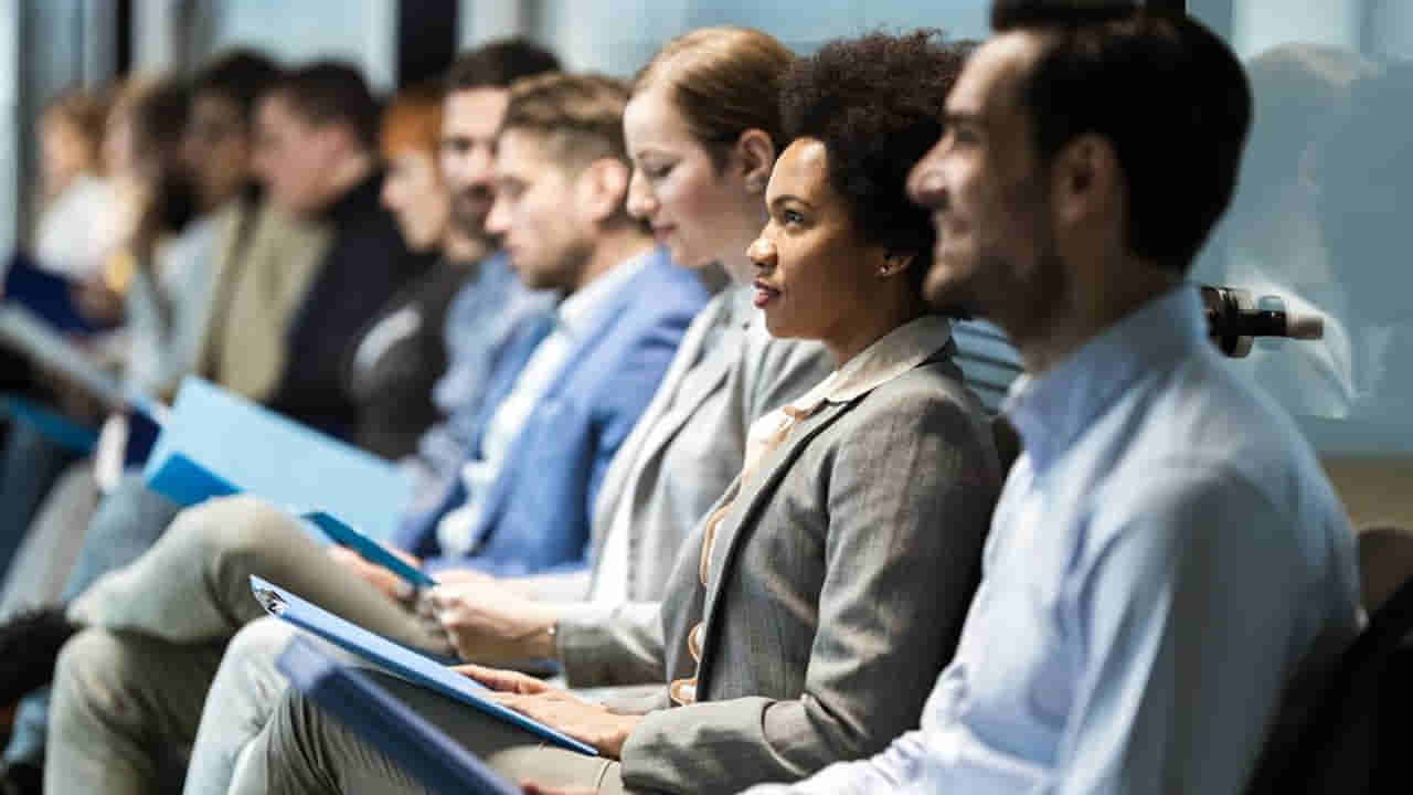 Jobs: ఉద్యోగం కోసం ఎదురు చూస్తున్నారా.? వచ్చే ఏడాది మీకు పండగే, ఎన్ని కొత్త ఉద్యోగాలు రానున్నాయంటే..