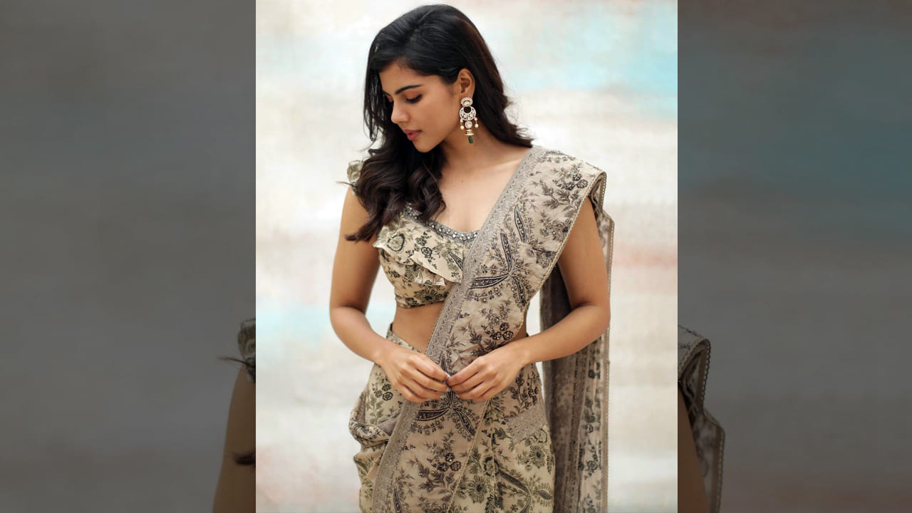 క‌ళ్యాణి ప్రియ‌ద‌ర్శన్.. ప్రముఖ మలయాళ, తెలుగు, హిందీ సినిమా దర్శకుడు ప్రియదర్శన్ కూతురని తెలిసిందే. క‌ళ్యాణి ప్రియ‌ద‌ర్శన్ తెలుగులో అక్కినేని అఖిల్ హీరోగా వ‌చ్చిన హ‌లో సినిమాలో హిరోయిన్‌గా చేసింది. సోషల్ మీడియాలో ఫొటోస్ షేర్ చేసింది