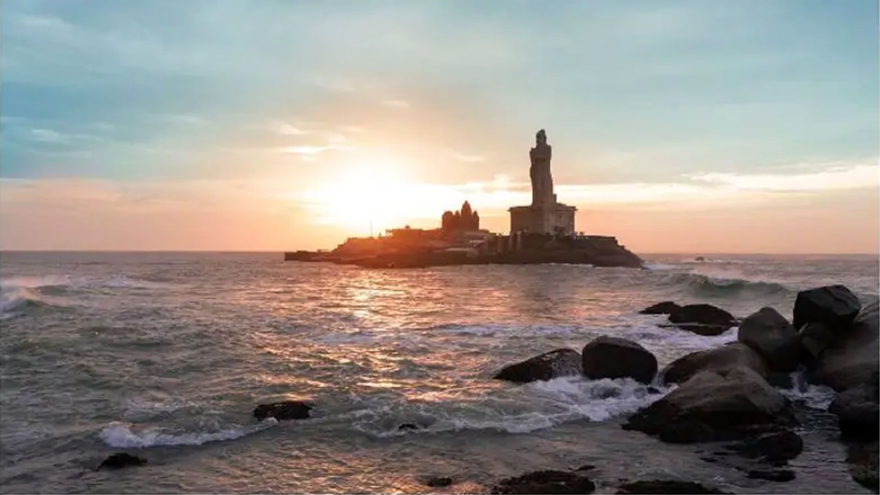 కన్యాకుమారి, తమిళనాడు (Kanyakumari )
తమిళనాడు కన్యాకుమారి ప్రాంతంలో అరెబియా సముద్రం, హిందూ మహాసముద్రం కలిస్తాయి. ఇక్కడ సూర్యోదయాన్ని వీక్షిస్తే మధురానుభూతి కలుగుతుందని ప్రకృతి ప్రేమికులు చెబుతున్నారు. 