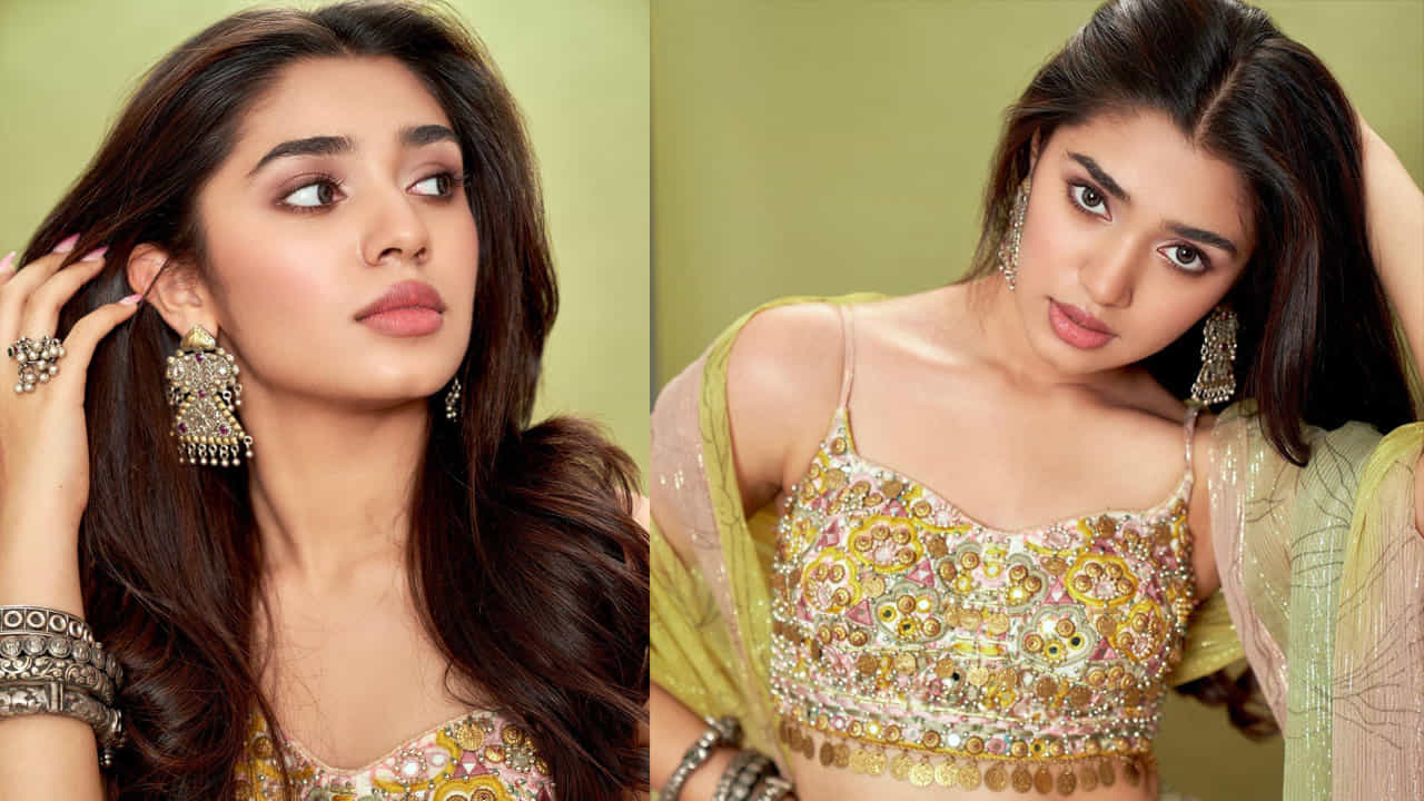 మొదటి సినిమాతోనే బ్లాక్ బస్టర్ హిట్ అందుకుని.. ప్రస్తుతం వరుస చిత్రాలతో బిజీ హీరోయిన్గా మారింది కృతి శెట్టి. ఉప్పెన సినిమాతో తెలుగు ప్రేక్షకుల మనసు దొచుకున్న ఈ చిన్నది ప్రస్తుతం దక్షిణాదిలో రాణిస్తోంది.