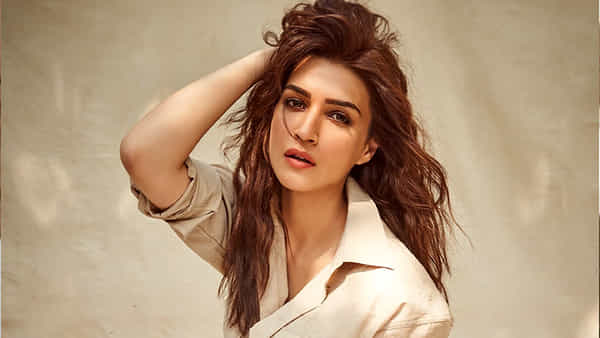 Kriti Sanon: ఇలా వయ్యారాల వల వేస్తే పడిపోని కుర్రాడు ఉంటాడా..? లేటెస్ట్ ఫొటోలతో కవ్విస్తున్న కృతి