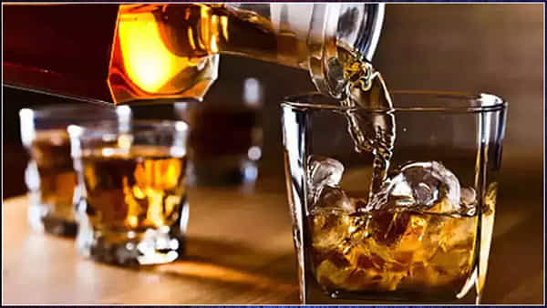 Hyderabad: మందుబాబులకు దిమ్మతిరిగే షాక్.. హైదరాబాద్లో కల్తీ మద్యం కలకలం.. దందా గురించి తెలిస్తే షాకే..