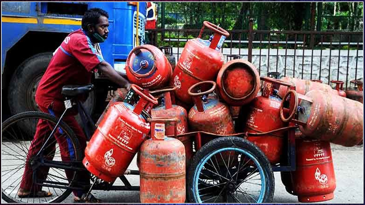 Gas Cylinder Prices: ఏప్రిల్‌ 1 నుంచి కేవలం రూ.500లకే గ్యాస్‌ సిలిండర్‌.. సంచలన ప్రకటన చేసిన రాజస్థాన్ సీఎం..