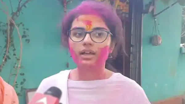సంచలనం సృష్టించిన విద్యార్థిని.. ఎంబీబీఎస్ చదువుతూనే సర్పంచ్గా ఎన్నికైన యశోధర..