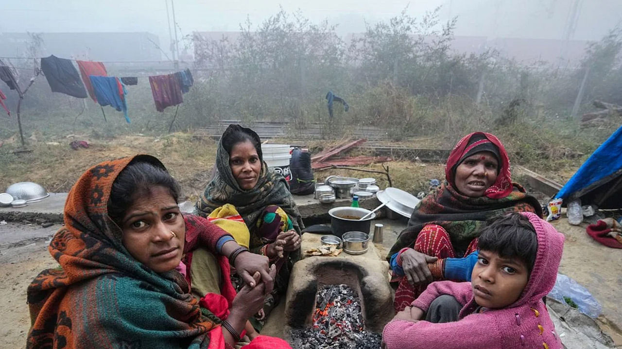 గౌతమ్ బుద్ధ నగర్ నుండి వలస కార్మికులు మరిపట్ స్టేషన్ సమీపంలో తాత్కాలిక ఆశ్రయం పొందారు.