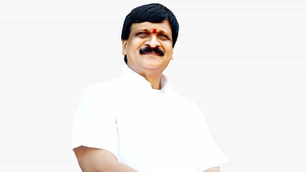 Hyderabad: మైనంపల్లి బ్యాచ్కు జతకలిసిన మరో ఎమ్మెల్యే.. హైదరాబాద్ నుంచి తిరుపతిలో ప్రత్యక్షం.. వారి వ్యూహమేంటబ్బా..!