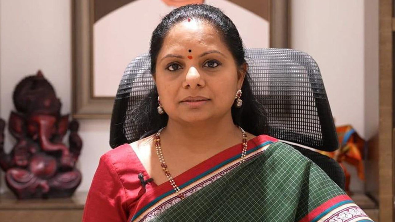 MLC Kavitha: వీరుని కుమార్తె ఎప్పటికీ భయపడదు.. ఎమ్మెల్సీ కవిత ఇంటివద్ద పోస్టర్లు కలకలం..