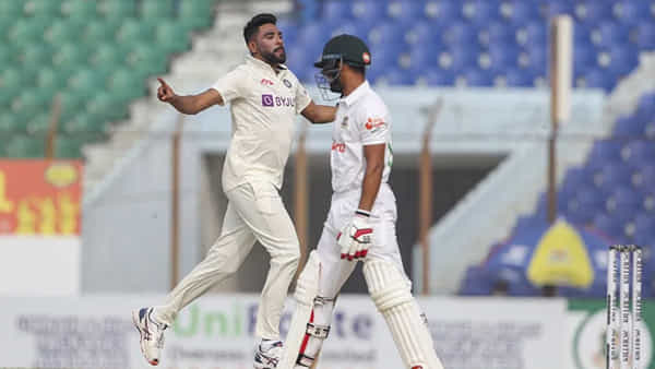 BAN vs IND: బంగ్లా బ్యాటర్లతో సై అంటై సై అంటోన్న సిరాజ్.. ఈసారి శాంటోకు చుక్కలు చూపించాడుగా..