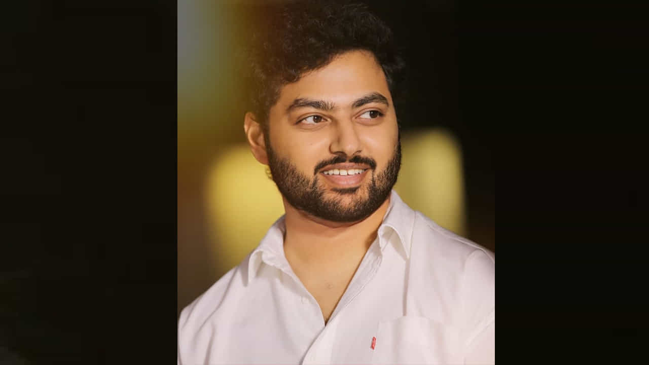 ఆ మధ్య ఉప్పెన.. ఆ తర్వాత బింబిసార సినిమాలను మోక్షజ్ఞతోనే కలిసి చూసారు బాలయ్య. తాజాగా హిట్ 2 స్పెషల్ స్క్రీనింగ్కు కూడా తనయుడిని తీసుకొచ్చారు బాలయ్య. ప్రసాద్ ల్యాబ్స్లో ప్రత్యేకంగా నందమూరి కుటుంబం కోసం షో ఏర్పాటు చేసారు నాని.