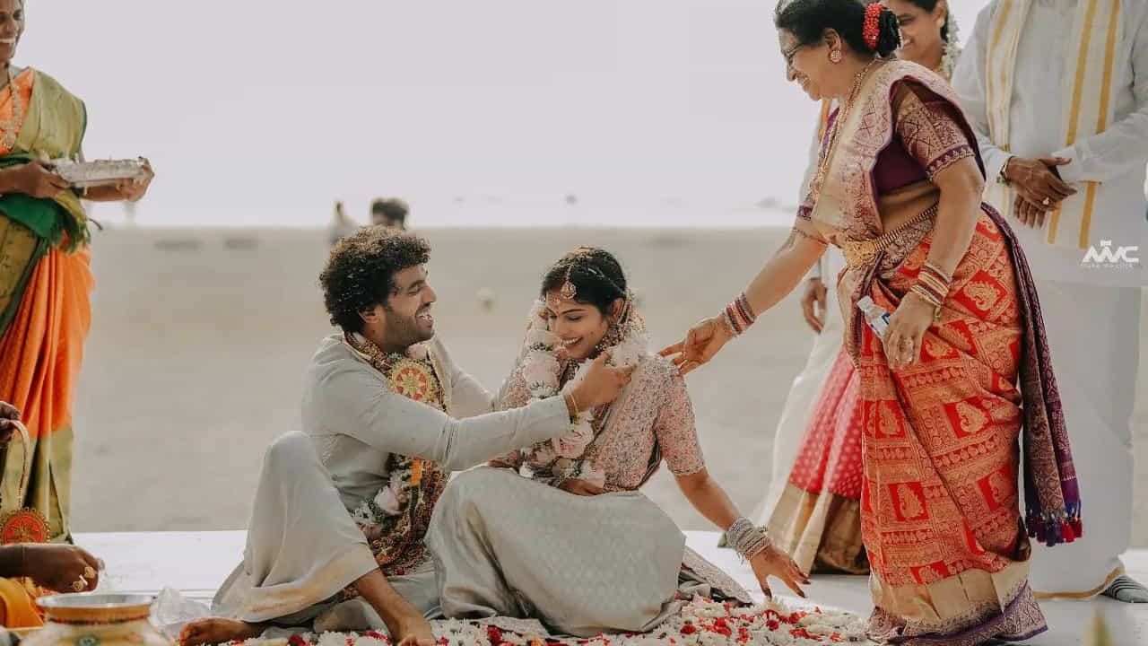 ఆతర్వాత విష్వక్ సేన్ ఓరి దేవుడా, తాజాగా విడుదలైన రవితేజ ధమాకా సినిమాల్లోనూ నటించింది. ఇలా బుల్లితెరతో పాటు వెండితెరపై సందడి చేస్తోన్న మౌనికా తన జీవితంలో కొత్త అధ్యాయానికి శ్రీకారం చుట్టింది.