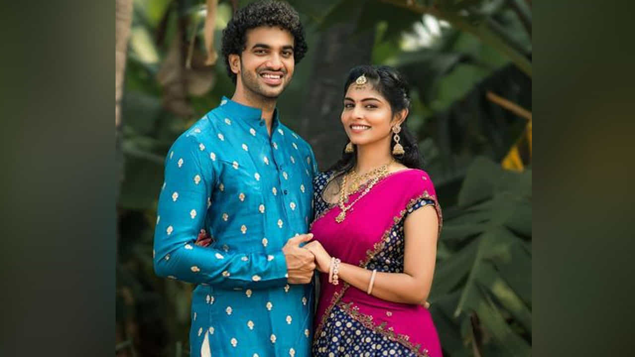 కొద్దిరోజులుగా ప్రేమలో ఉన్న వీరు.. ఇప్పుడు పెళ్లి బంధంతో ఒక్కటి కాబోతున్నారు. దీంతో మౌనికకు తన సహా నటీనటుల నుంచి శుభాకాంక్షలు వెల్లువెత్తుతున్నాయి.