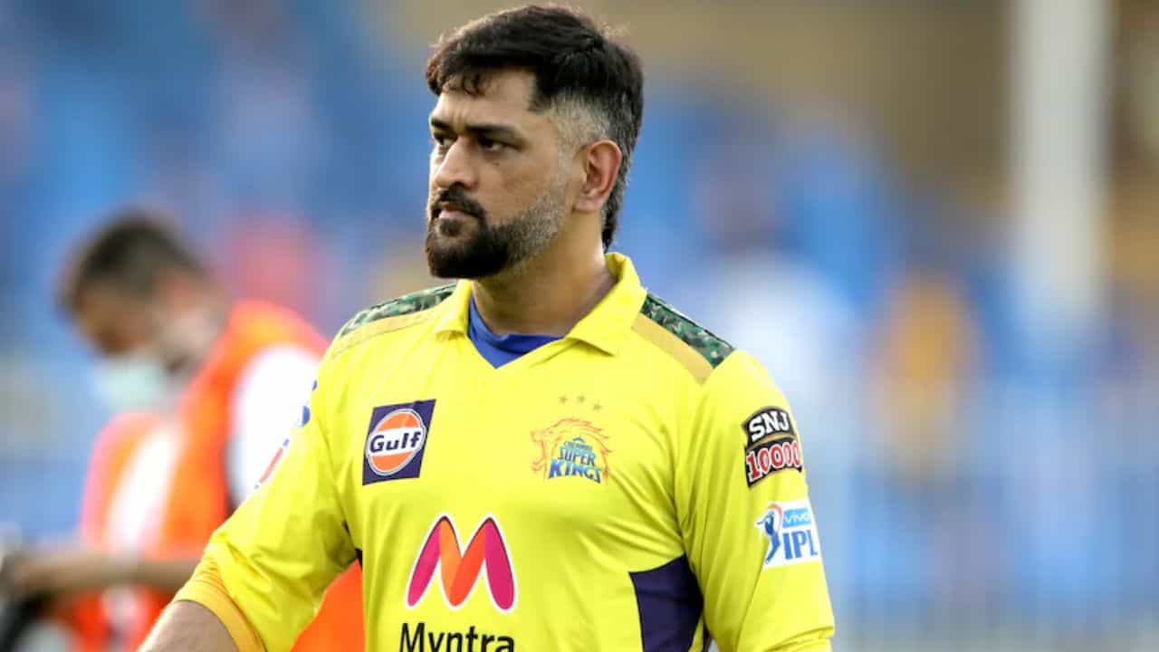 2- మహేంద్ర సింగ్ ధోని: ఐపీఎల్‌లో చెన్నై సూపర్ కింగ్స్ కెప్టెన్ మహేంద్ర సింగ్ ధోని ఈ జాబితాలో రెండవ స్థానంలో ఉన్నాడు. 16 ఏళ్ల ఐపీఎల్ చరిత్రలో మహేంద్ర సింగ్ ధోనీ రూ.176.84 కోట్లు సంపాదించాడు.