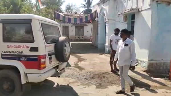 Telangana: కరీంగనర్లో మిస్టరీ మరణాలు.. నెల రోజుల్లో తల్లీ, ఇద్దరు పిల్లలు మృతి.. ల్యాబ్కి బ్లడ్ శాంపిల్స్