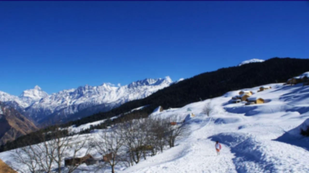 ఘన్సాలీ - నూతన సంవత్సరాన్ని జరుపుకోవడానికి మీరు ఘన్సాలీకి కూడా వెళ్ళవచ్చు. ఇక్కడ ప్రకృతి అందాలు పర్యటకులను ఆకట్టుకుంటాయి. ఇక్కడ న్యూ ఇయర్ సెలబ్రేషన్స్ విభిన్నంగా ఉంటాయి. ఇక్కడ అందమైన లోయలను ఆస్వాదించగలరు. నూతన సంవత్సరాన్ని జరుపుకోవడానికి ఇది ఉత్తమమైన ప్రదేశం