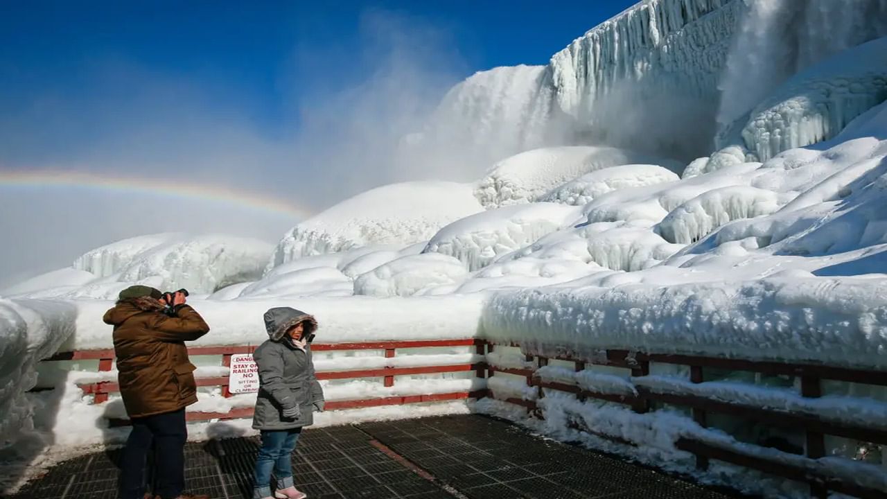 Niagara Falls frozen: గడ్డకట్టిన నయాగరా సొగసులు.. చూపరులను కనువిందు చేస్తోన్న తాజా ఫొటోలు..