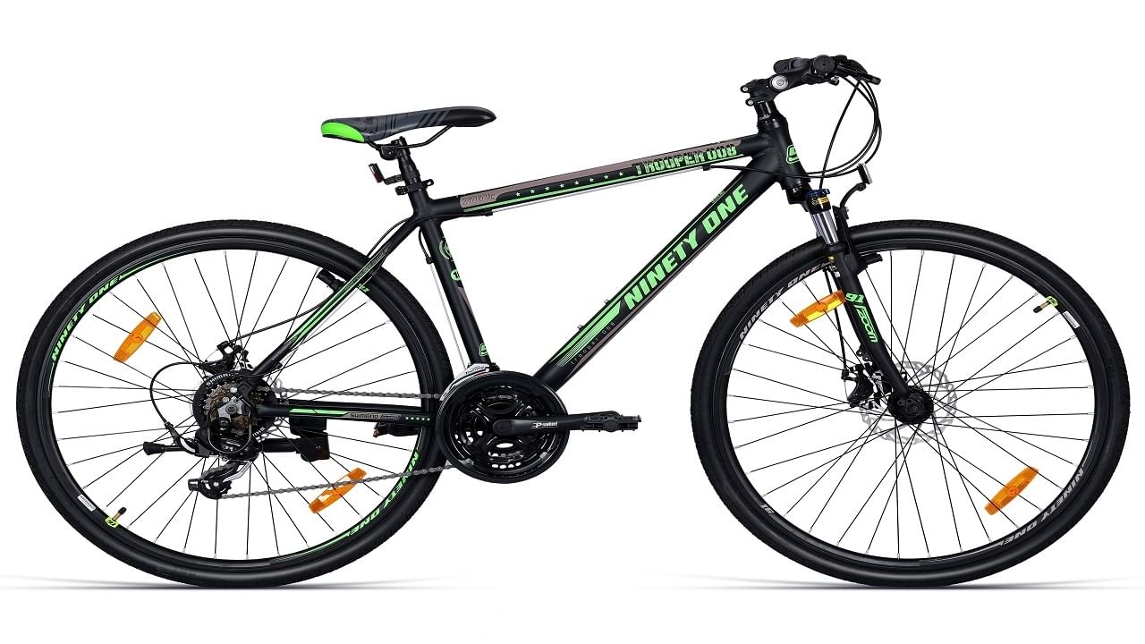 Ninety One Enigma 700c Single Speed Electric Cycle: స్పోర్ట్స్ తరహా రిజిడ్ ఫోర్క్ కలిగిన ఈ సైకిల్ దూర ప్రయాణలకు కూడా బాగా ఉపకరిస్తుంది. రాళ్ల వంటి రహదారులపై కూడా సులభంగా ప్రయాణించగలుతుంది. దీని మార్కెట్ ధర రూ. 33,499 ఉండగా.. అమెజాన్ లో ఆఫర్ పై రూ. 28,199కి లభిస్తుంది. 