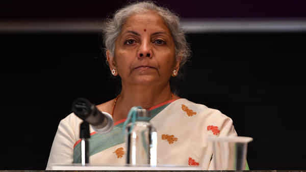 Nirmala Sitharaman: కేంద్ర ఆర్థిక మంత్రి నిర్మలా సీతారామన్కు అస్వస్థత.. ఎయిమ్స్లో చేరిక..