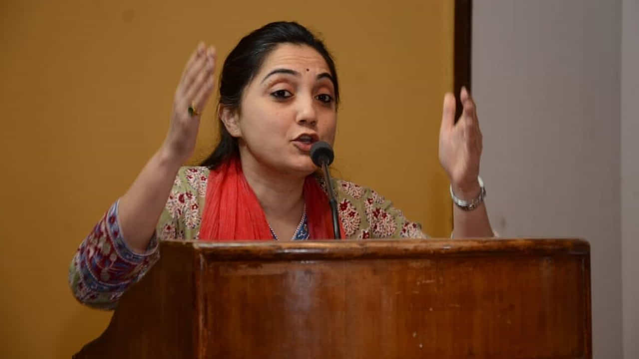 భారతదేశ రాజకీయవేత్త నూపుర్ శర్మ కోసం 2022లో గూగుల్లో నెటిజన్లు అత్యధికంగా శోధించారు.. ఆమె ప్రవక్తపై చేసిన వ్యాఖ్యలతో వివాదంలో చిక్కుకుంది. ఆమె చేసిన వ్యాఖ్యలకు ప్రపంచ వ్యాప్తంగా ఎన్నో ఎదురుదెబ్బలు తగిలాయి.