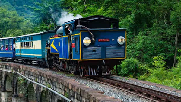 Slowest Train in India: ఇది భారతదేశపు అత్యంత నెమ్మదిగా నడిచే రైలు.. మనం పరిగెడితే దీనికంటే ముందుగా చేరుకుంటాం.. 46 కిలోమీటర్లను 5 గంటలు పడుతుంది..
