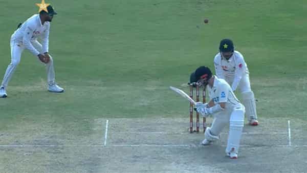 PAK vs NZ: 18 ఏళ్ల హిస్టరీ రిపీట్.. ఒకే మ్యాచ్లో రెండుసార్లు బలైన పాకిస్తాన్ టీం.. అదేంటంటే?
