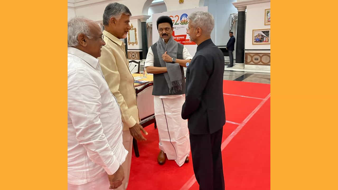 చంద్రబాబు సూచించిన డిజిటల్ నాలెడ్జ్ అంశాన్ని తన ప్రసంగంలో ప్రస్తావించారు ప్రధాని మోదీ. భారత్ దేశ భవిష్యత్ ప్రయాణంపై వచ్చే 25ఏళ్లకు విజన్ డాక్యుమెంట్ సిద్దం చేసుకోవాల్సిన అవసరం వుందన్నారు చంద్రబాబు.