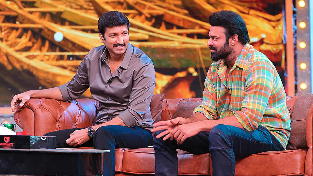 డిసెంబర్ 11న వీరికి సంబంధించిన ఎపిసోడ్ షూటింగ్ జరగగా..ఈరోజు ప్రభాస్ , గోపిచంద్ ఫోటోస్ రిలీజ్ చేసింది ఆహా. అందులో డార్లింగ్ సరికొత్త లుక్ లో కనిపిస్తున్నారు.