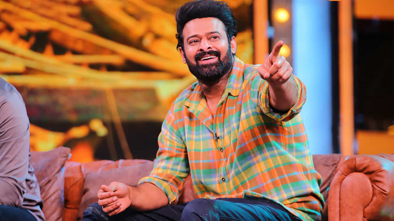 అంతే కాకుండా చిరునవ్వుతో ఎంతో సరదాగా కనిపిస్తున్నారు ప్రభాస్. అలాగే బాలయ్యతో కలిసి గోపిచంద్, ప్రభాస్ అన్ స్టాపబుల్ వేదికపై రచ్చ రచ్చ చేసినట్లుగా తెలుస్తోంది.