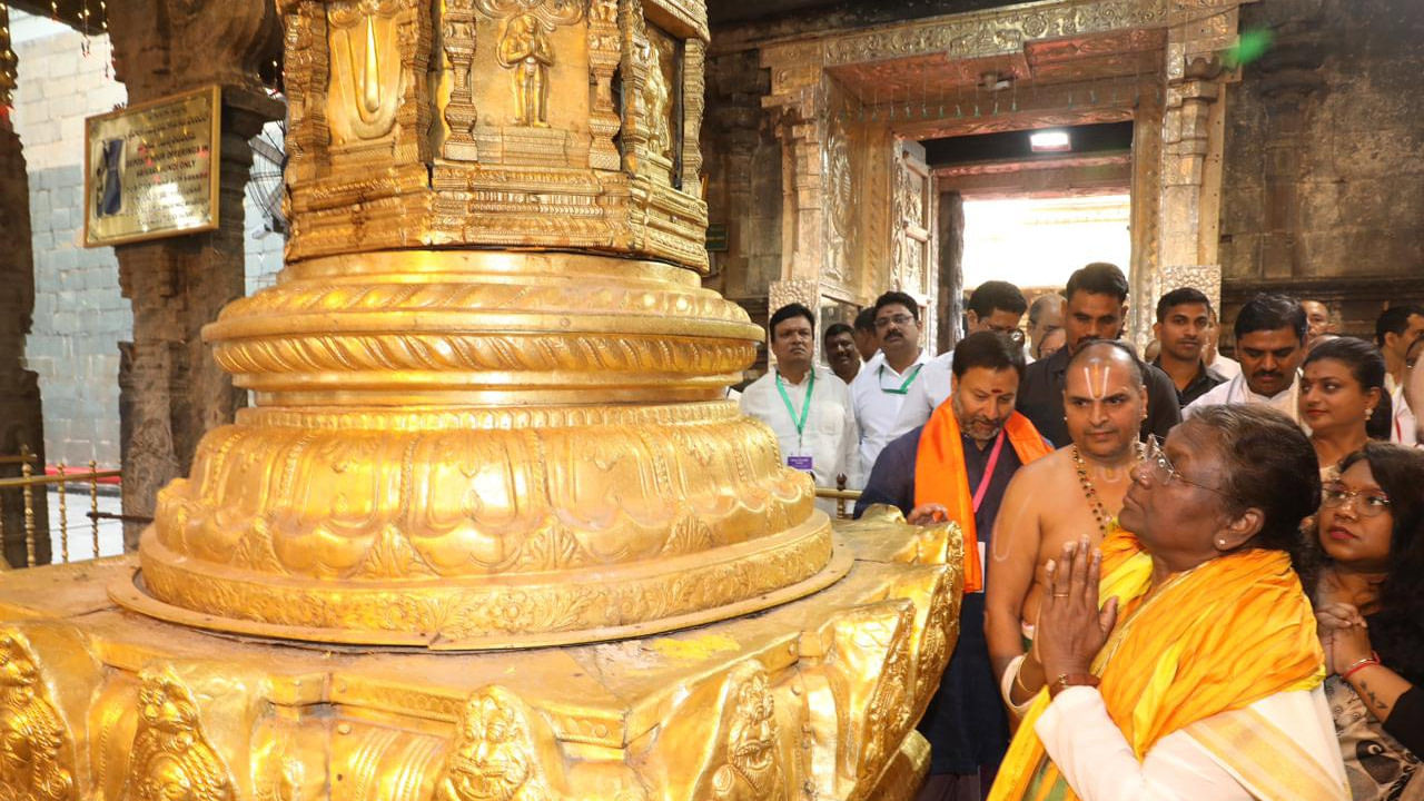 President Draupadi Murmu Visits Ttd (2)