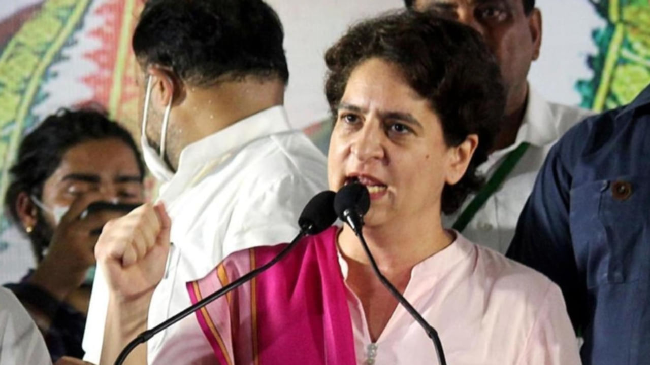 T.Congress: నిట్టనిలువునా చీలిన టి-కాంగ్రెస్పై హైకమాండ్ ఫోకస్.. ఏఐసీసీ సెక్రటరీ నదీమ్కు ప్రియాంకగాంధీ ఫోన్..