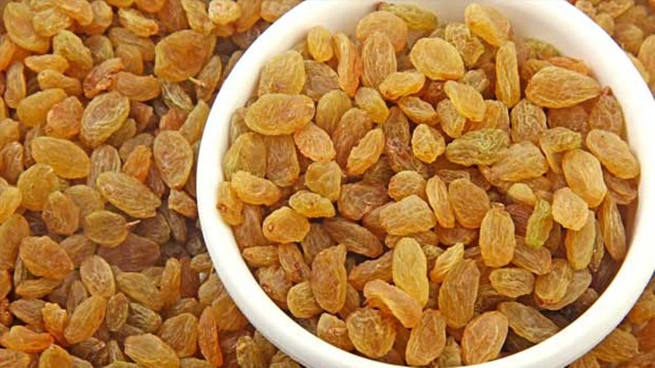 Side Effects Of Raisins: ఆరోగ్యానికి మంచిదని ఎండు ద్రాక్షలను అతిగా తింటున్నారా.? మొదటికే మోసం వస్తుంది జాగ్రత్త..