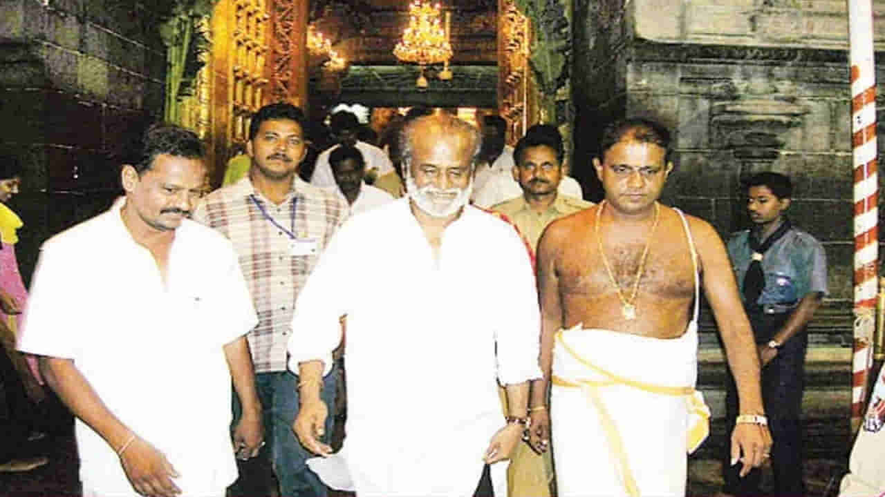 Rajinikanth: తిరుమలేశుడి సన్నిధిలో సూపర్ స్టార్.. సుప్రభాత సేవలో కుటుంబ సమేతంగా పూజలు..