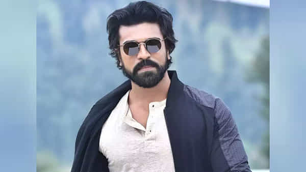 Ram Charan: రాజమండ్రిలో ఎన్నికల ప్రచారంలో రామ్ చరణ్.. ప్లెక్సీ అదిరిపోయింది..