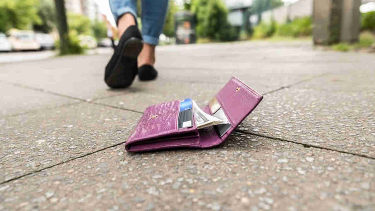 Hyderabad: పోగొట్టుకున్న పర్సు అమ్మాయి ప్రాణాలను కాపాడింది.. అచ్చంగా సినిమాల్లో జరిగినట్లే.