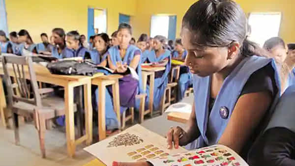 Cervical cancer: సర్వైకల్ క్యాన్సర్ నివారణే లక్ష్యంగా కేంద్రం అడుగులు.. 9 నుంచి 14 ఏళ్లలోపు బాలికలకు టీకాలు.
