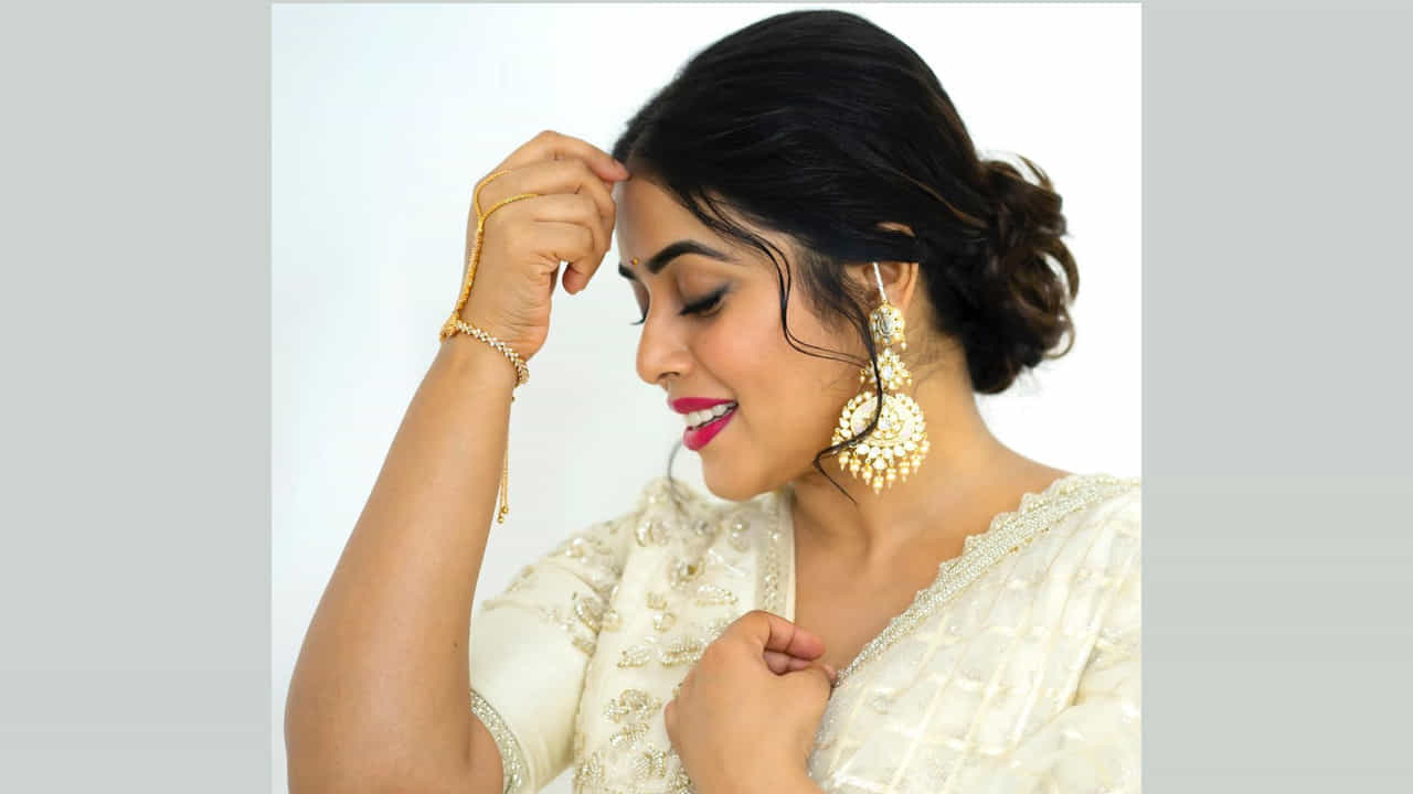 పూర్ణ.. గురించి ప్రత్యేకంగా పరిచయం చేయాల్సిన పనిలేదు. ఓ వైపు టీవీల్లో వివిధ షోల్లో జడ్జీలుగా చేస్తూనే అవకాశం ఉన్నప్పుడల్లా సినిమాల్లో కనిపిస్తున్నారు.