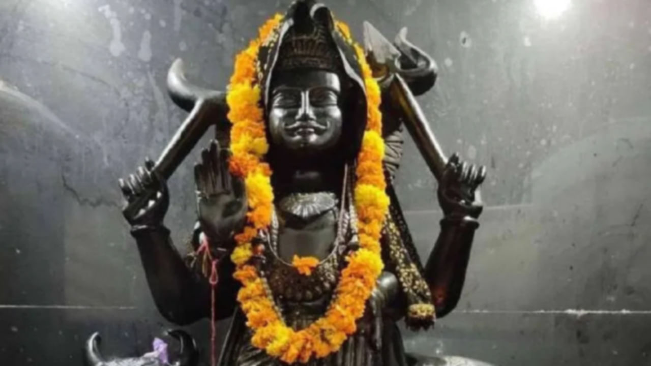 Shani Dev Worship: శని దోషం, ఏలిన నాటి శని ప్రభావంతో ఇబ్బంది పడుతున్నారా.. నల్ల నువ్వులతో ఇలా చేసి చూడండి