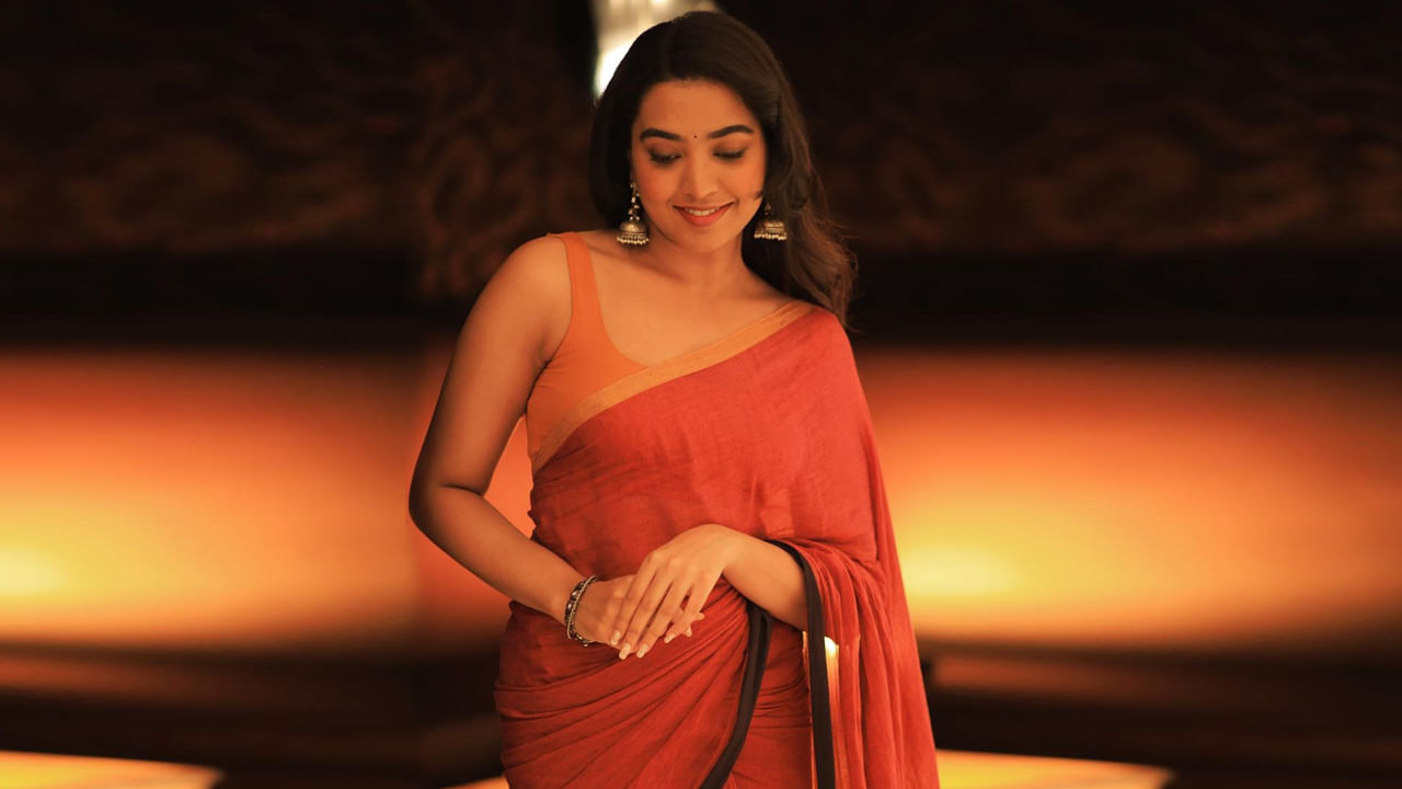 శివాత్మిక రాజశేఖర్.. ‘దొరసాని’ సినిమాతో తెలుగు ప్రేక్షకులకు పరిచయమైయింది. తొలి సినిమా అనుకున్నంతగా ఆకట్టుకోలేకపోయినా.. నటిగా మాత్రం ఈ భామకు మంచి మార్కులు పడ్డాయి.ఈ అమ్మడి తాజా ఫోటోస్ చూసి కుర్రకారు పిచ్చికుపోతున్నారు అనుకోండి..