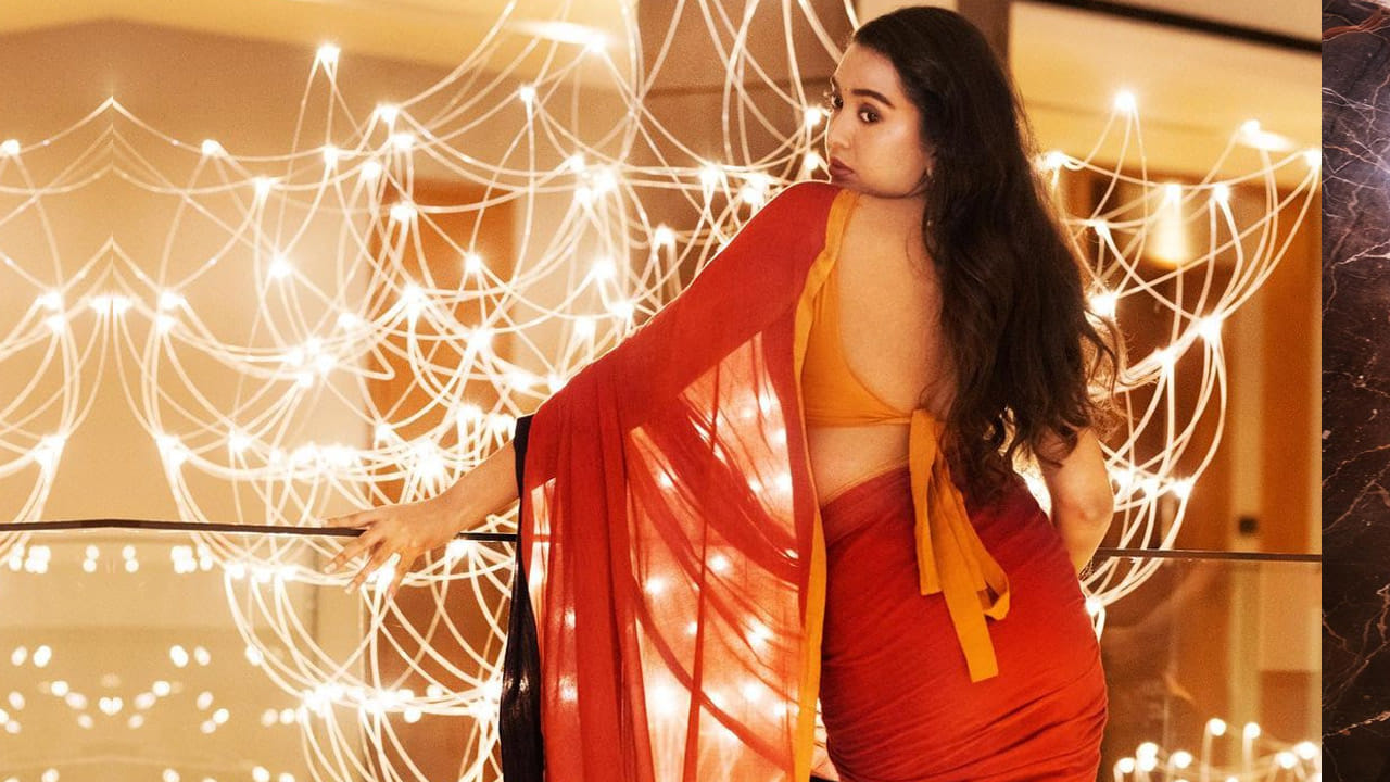 శివాత్మిక రాజశేఖర్.. ‘దొరసాని’ సినిమాతో తెలుగు ప్రేక్షకులకు పరిచయమైయింది. తొలి సినిమా అనుకున్నంతగా ఆకట్టుకోలేకపోయినా.. నటిగా మాత్రం ఈ భామకు మంచి మార్కులు పడ్డాయి.ఈ అమ్మడి తాజా ఫోటోస్ చూసి కుర్రకారు పిచ్చికుపోతున్నారు అనుకోండి..